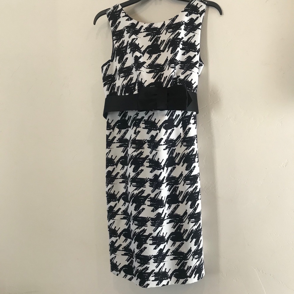 Retro-style sheath dress, removable belt, size 6